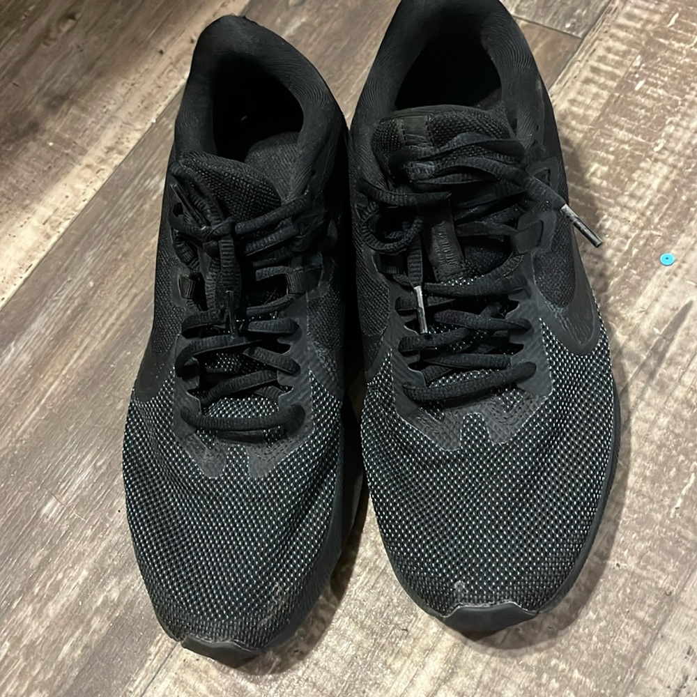 Nike Tennis Shoes